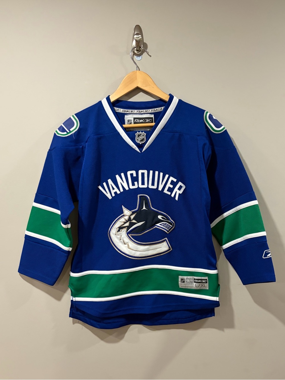 Vancouver Canucks Reebok NHL Youth L/XL Hockey Jersey Blue Green CCM